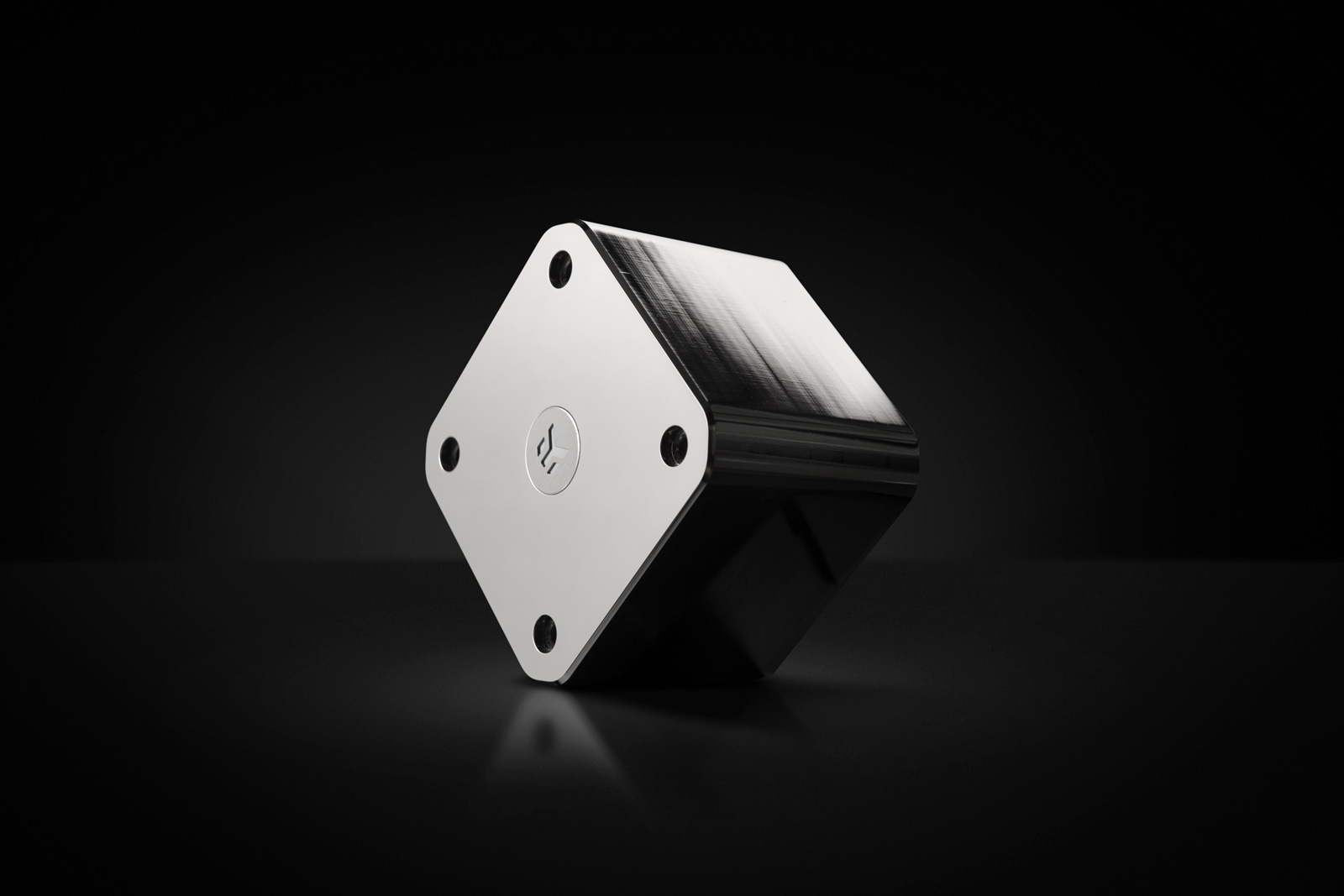 EK D5 cover